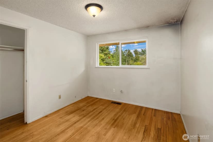 Property photo for 18061 28th Avenue Ne, Lake Forest Park photo 10