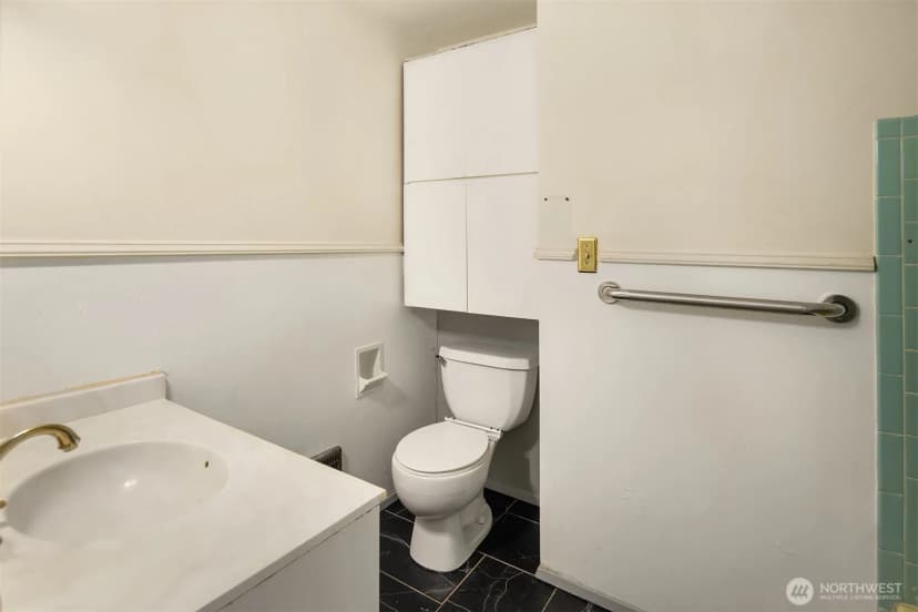 Property photo for 18061 28th Avenue Ne, Lake Forest Park photo 11