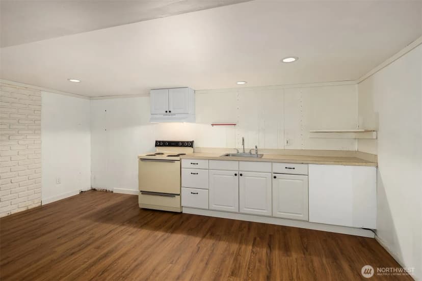 Property photo for 18061 28th Avenue Ne, Lake Forest Park photo 14