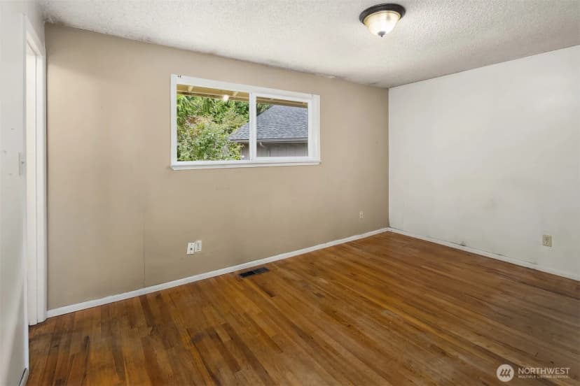 Property photo for 18061 28th Avenue Ne, Lake Forest Park photo 7