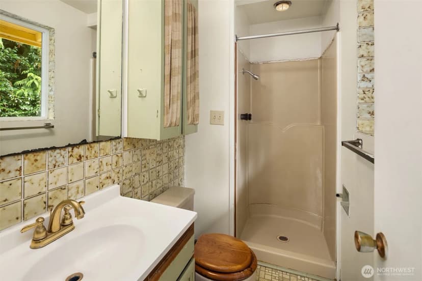 Property photo for 18061 28th Avenue Ne, Lake Forest Park photo 8
