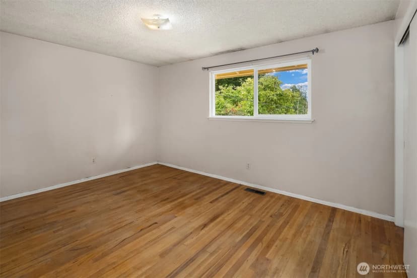 Property photo for 18061 28th Avenue Ne, Lake Forest Park photo 9