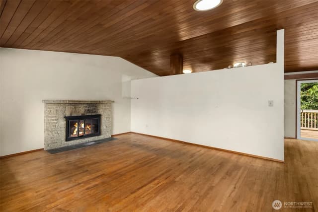 Property photo for 18061 28th Avenue Ne, Lake Forest Park photo 3