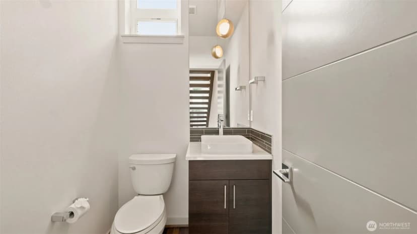 Property photo for 7459 Woodlawn Avenue Ne #a, Seattle photo 10