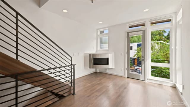 Property photo for 7459 Woodlawn Avenue Ne #a, Seattle photo 3