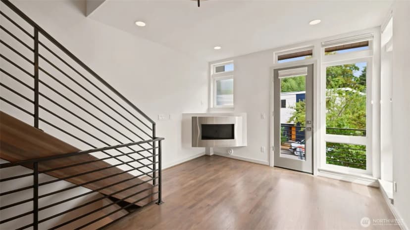 Property photo for 7459 Woodlawn Avenue Ne #a, Seattle photo 3