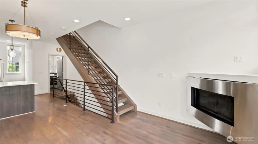Property photo for 7459 Woodlawn Avenue Ne #a, Seattle photo 5