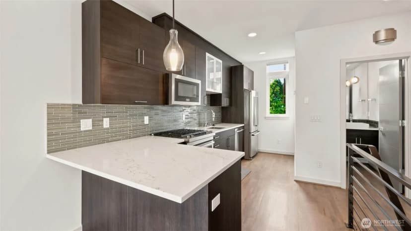Property photo for 7459 Woodlawn Avenue Ne #a, Seattle photo 8