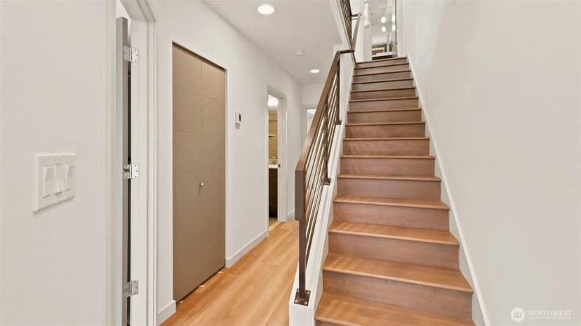 Property photo for 7459 Woodlawn Avenue Ne #a, Seattle photo 22