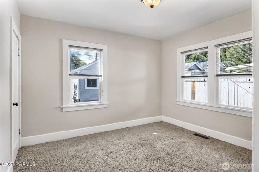 Property photo for 218 S 15th Avenue, Yakima photo 10