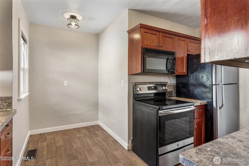 Property photo for 218 S 15th Avenue, Yakima photo 9