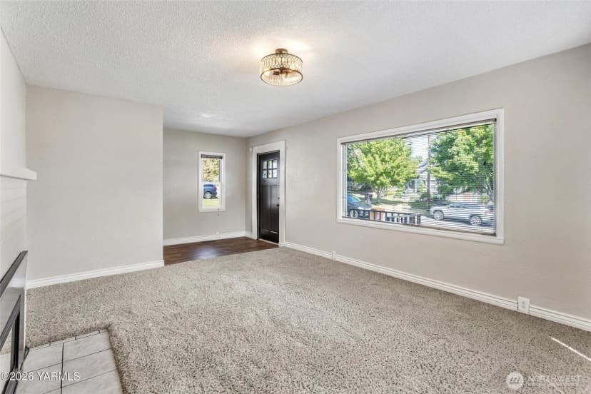 Property photo for 218 S 15th Avenue, Yakima photo 4