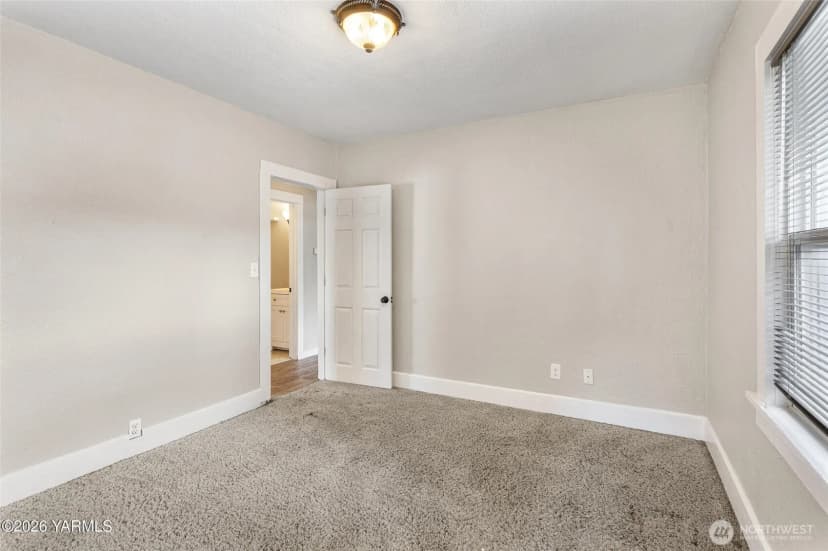 Property photo for 218 S 15th Avenue, Yakima photo 12