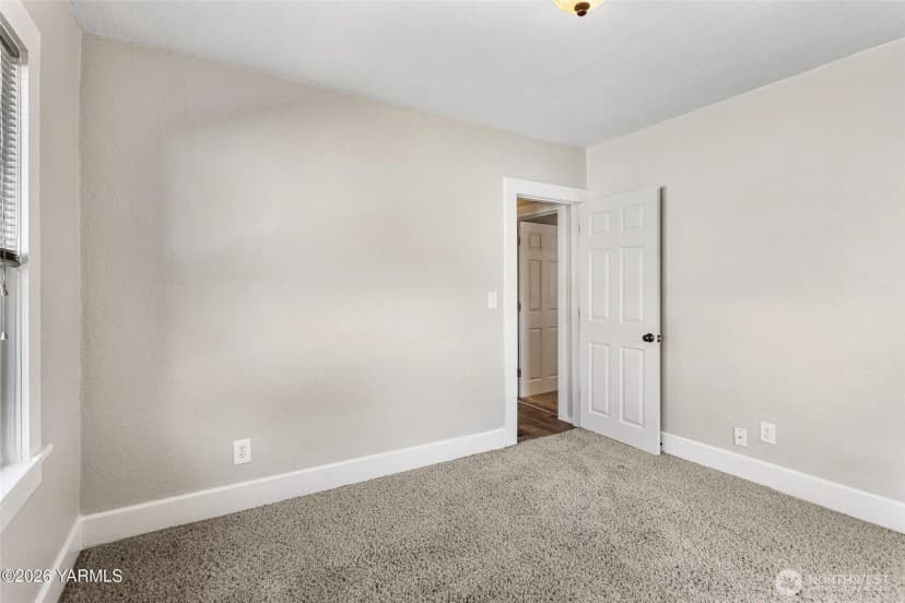 Property photo for 218 S 15th Avenue, Yakima photo 11