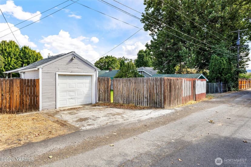 Property photo for 218 S 15th Avenue, Yakima photo 27