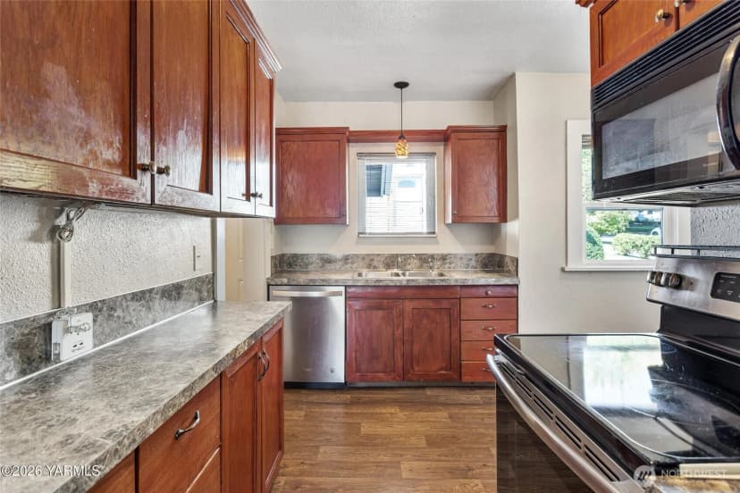 Property photo for 218 S 15th Avenue, Yakima photo 6