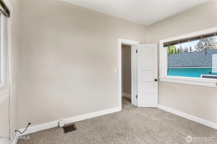 Property photo for 218 S 15th Avenue, Yakima photo 15