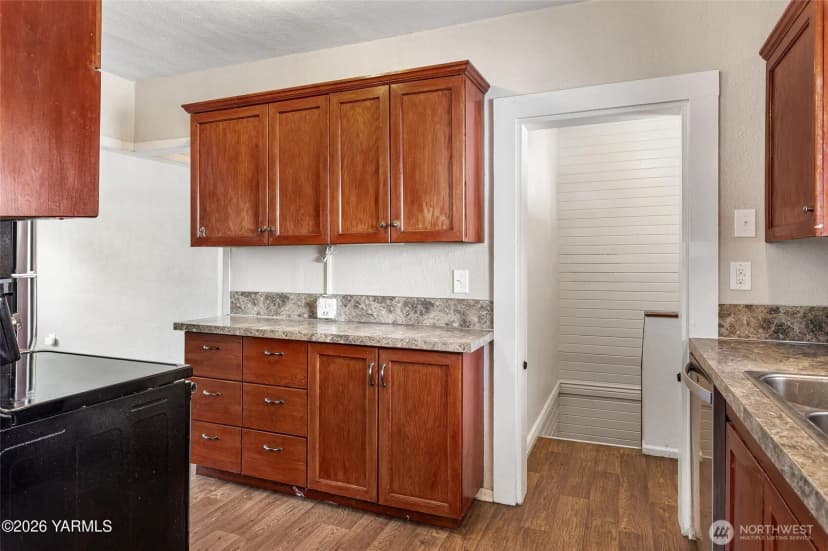 Property photo for 218 S 15th Avenue, Yakima photo 8