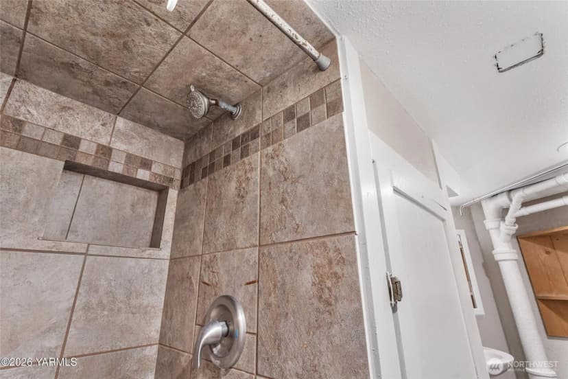 Property photo for 218 S 15th Avenue, Yakima photo 25