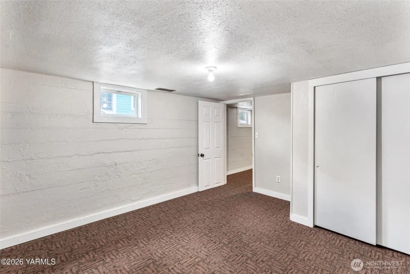 Property photo for 218 S 15th Avenue, Yakima photo 18