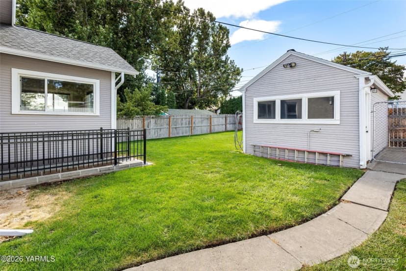 Property photo for 218 S 15th Avenue, Yakima photo 31