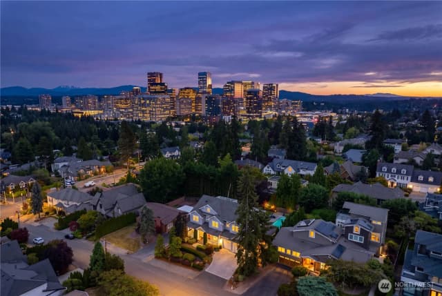 Property photo for 9831 Ne 16th Street, Bellevue photo 3