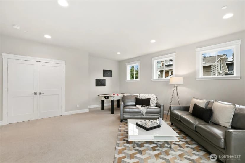 Property photo for 9831 Ne 16th Street, Bellevue photo 33
