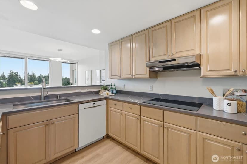 Property photo for 177 107th Ave Ne #1204, Bellevue photo 3