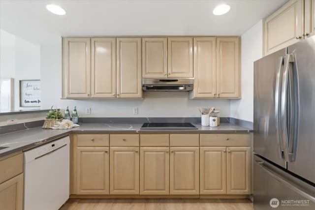 Property photo for 177 107th Ave Ne #1204, Bellevue photo 4