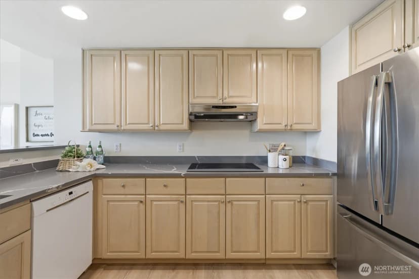 Property photo for 177 107th Ave Ne #1204, Bellevue photo 4