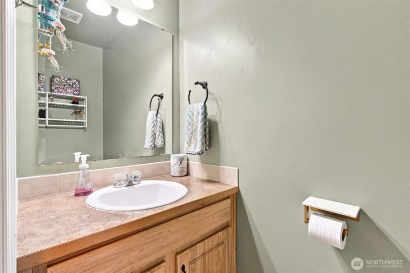 Property photo for 12564 Springbrook Lane Sw, Lakewood photo 9