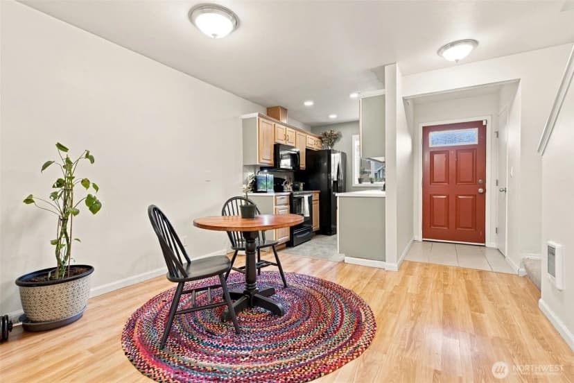 Property photo for 12564 Springbrook Lane Sw, Lakewood photo 4