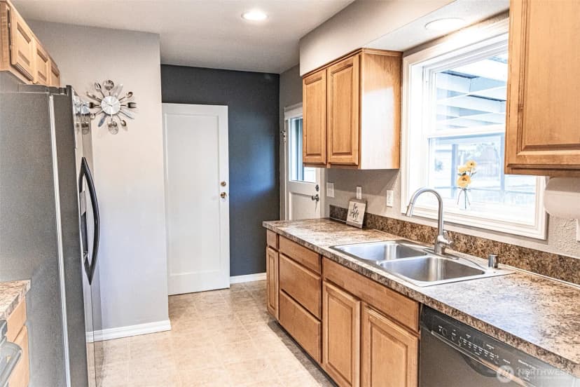 Property photo for 6438 Tracyton Boulevard Nw, Bremerton photo 11