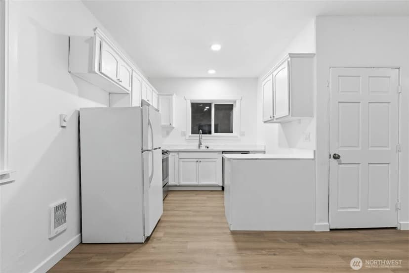 Property photo for 10953 N Madison Avenue Ne, Bainbridge Island photo 34