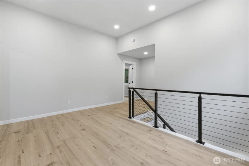 Property photo for 10953 N Madison Avenue Ne, Bainbridge Island photo 16