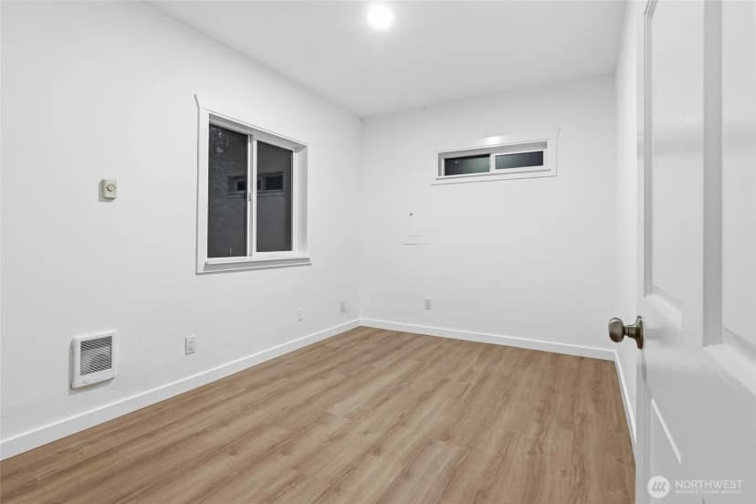 Property photo for 10953 N Madison Avenue Ne, Bainbridge Island photo 38