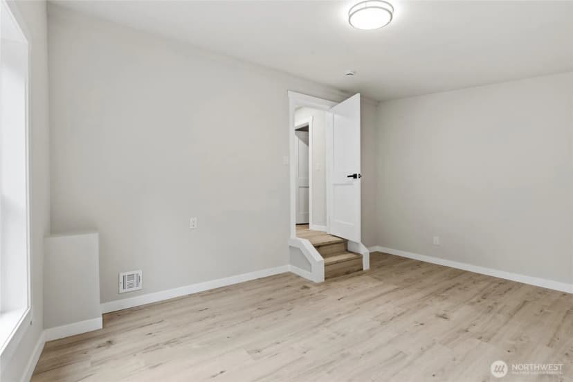 Property photo for 10953 N Madison Avenue Ne, Bainbridge Island photo 24
