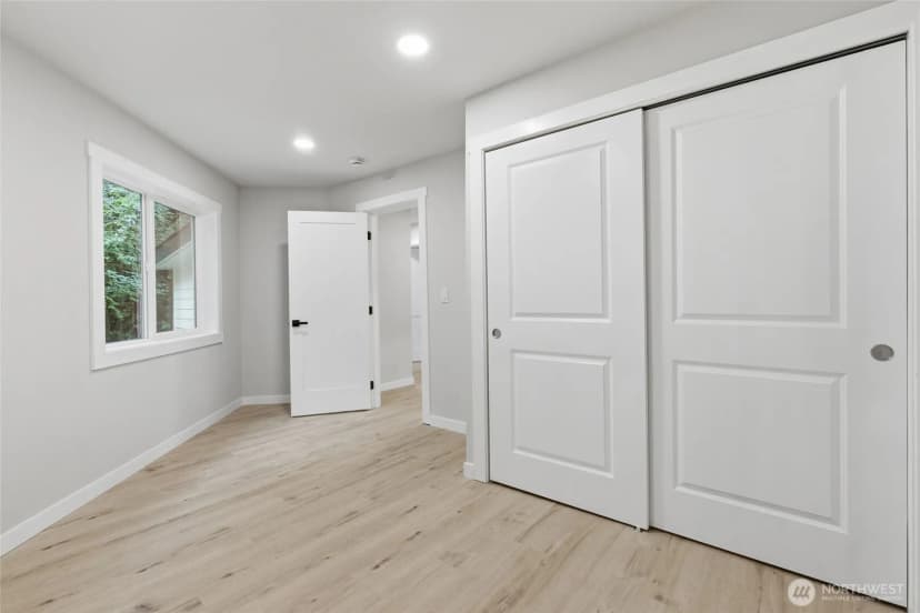 Property photo for 10953 N Madison Avenue Ne, Bainbridge Island photo 22