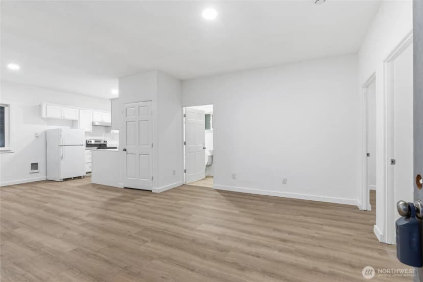 Property photo for 10953 N Madison Avenue Ne, Bainbridge Island photo 32