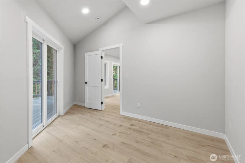 Property photo for 10953 N Madison Avenue Ne, Bainbridge Island photo 14