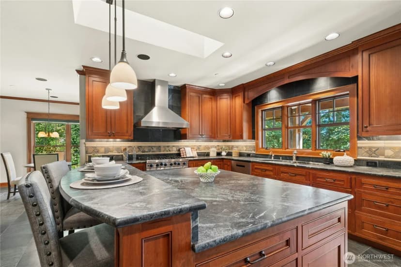 Property photo for 21241 Se 40th Street, Sammamish photo 12