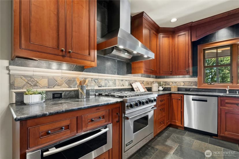 Property photo for 21241 Se 40th Street, Sammamish photo 11