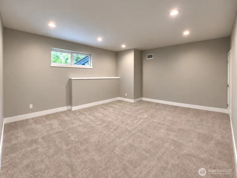Property photo for 1205 E Mcleod Road, Bellingham photo 12