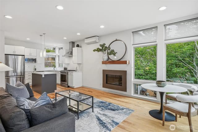 Property photo for 4314 Whitman Avenue N #b, Seattle photo 4