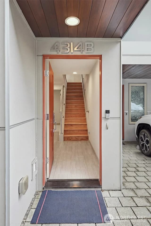 Property photo for 4314 Whitman Avenue N #b, Seattle photo 2