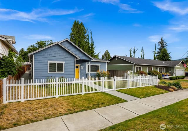 Property photo for 215 Puget Street, Sedro Woolley photo 2