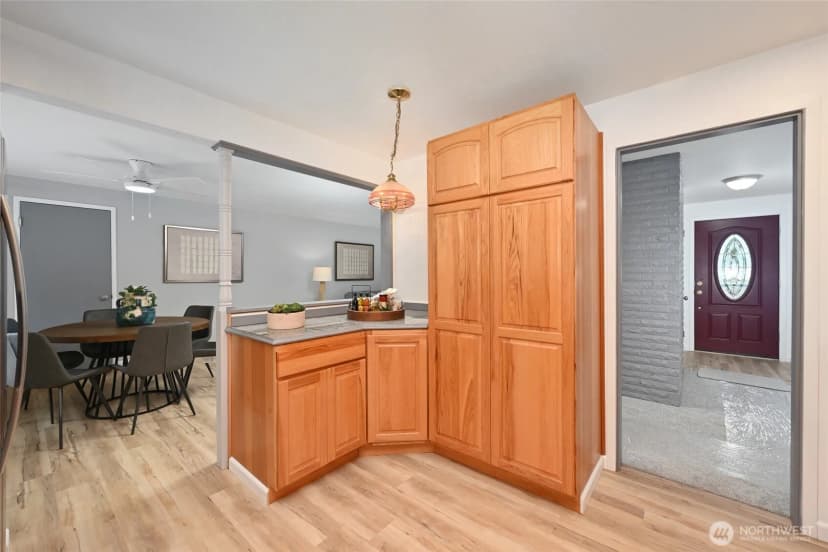 Property photo for 14100 Meridian Drive Se, Everett photo 15