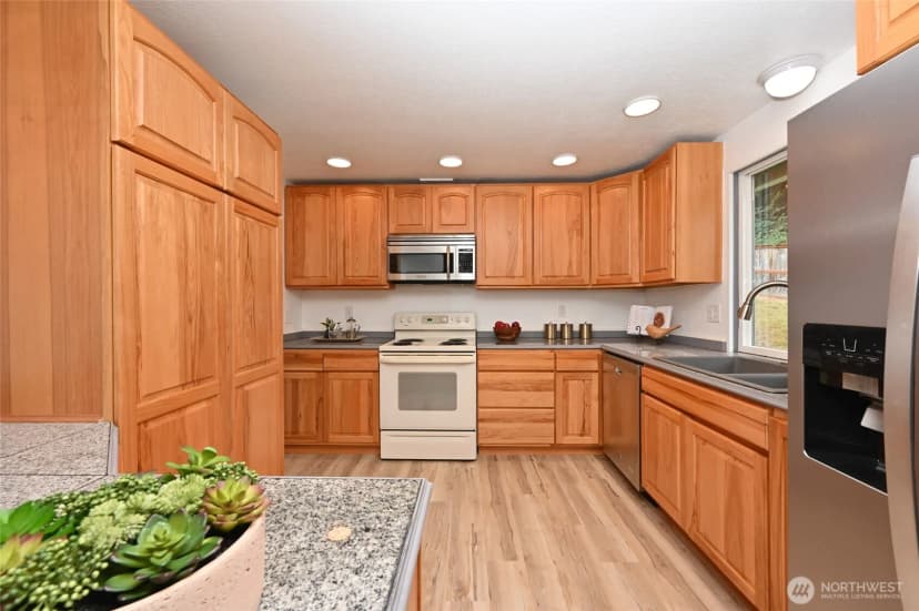 Property photo for 14100 Meridian Drive Se, Everett photo 13