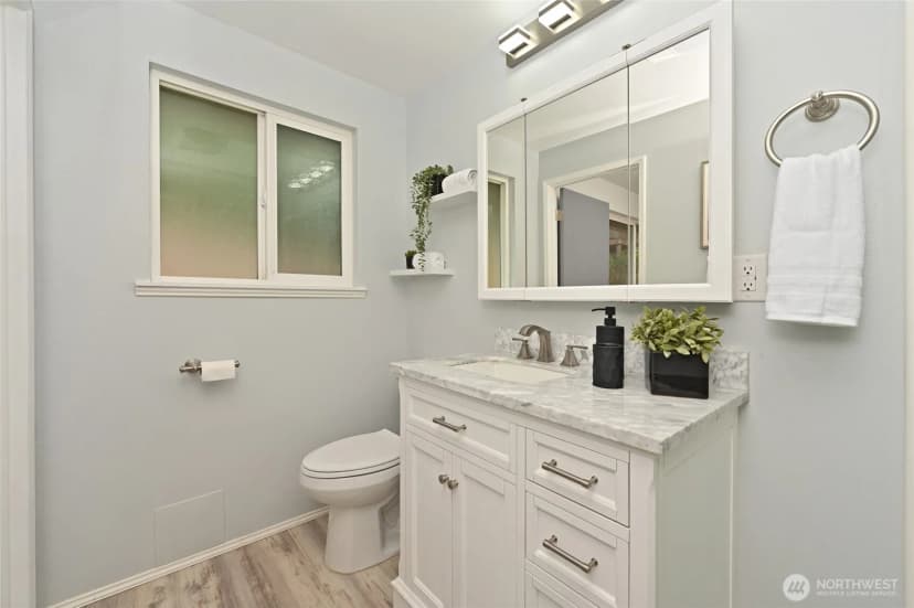 Property photo for 14100 Meridian Drive Se, Everett photo 19