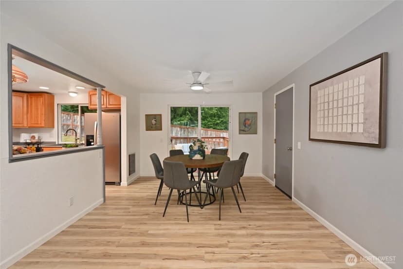Property photo for 14100 Meridian Drive Se, Everett photo 10